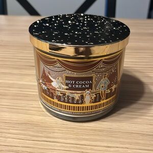 Bath & Body Works 3 Wick Candle. Hot Cocoa & Cream.